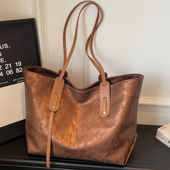 

Новая корейская ретро-сумка 2025 года из искусственной кожи с цепочкой, женская модная черная вместительная сумка-тоут, высококачественные женские сумки