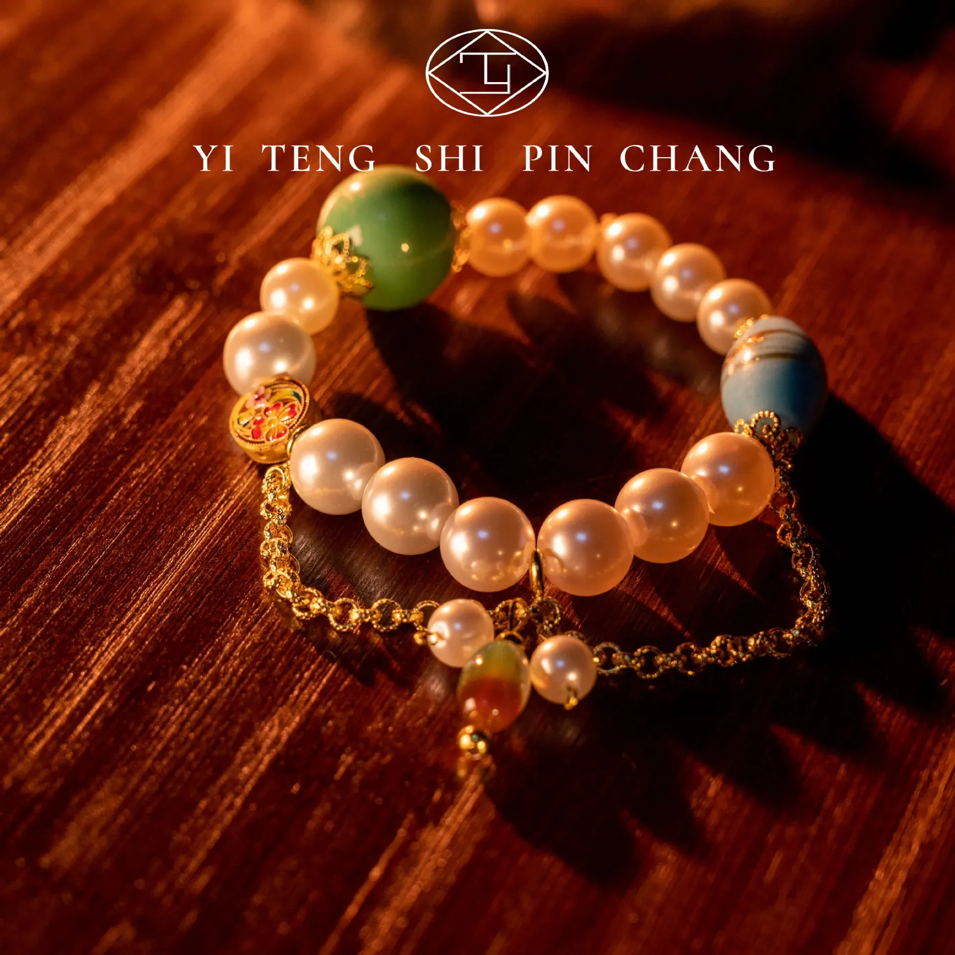 

Medieval vinta elegance, Shijia glazed pearls plus the Republic of China, old spinach green old glazed national style bracelet w