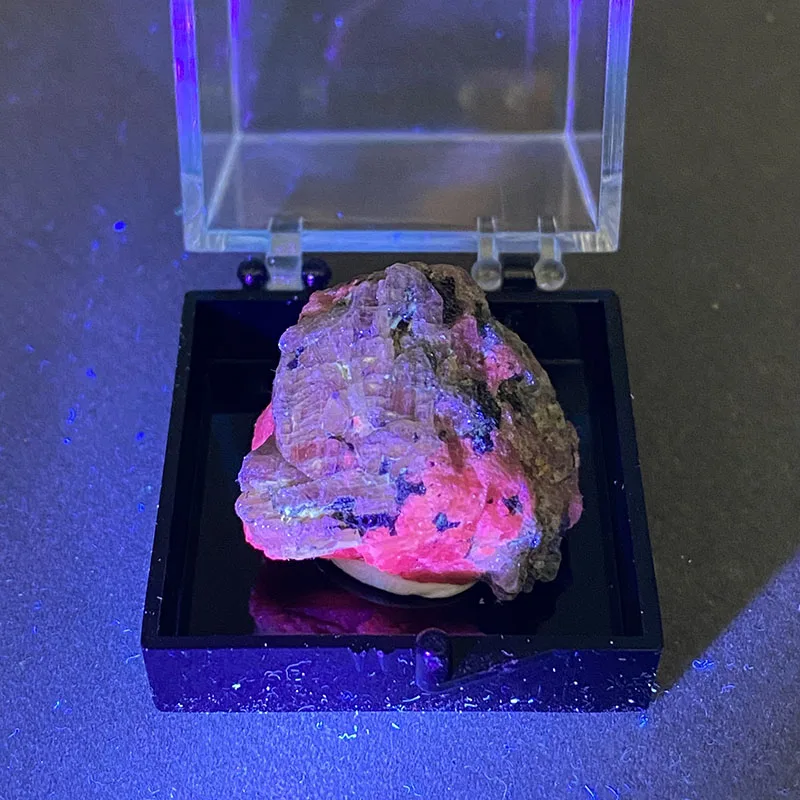 

100% natural Vietnamese gemstone pendant beads, ruby and aquamarine emerald symbiotic raw stone mineral +Box size:35*35*35mm