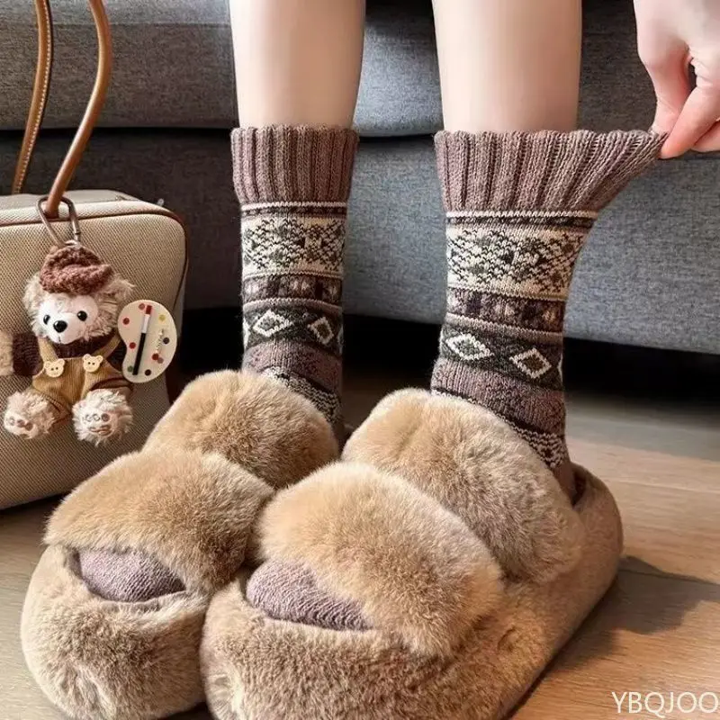 5 Paar modische, vielseitige Wintersocken für Damen, verdickte, warme Retro-Ethno-Mid-Tube-Socken, lässige, bequeme Damensocken