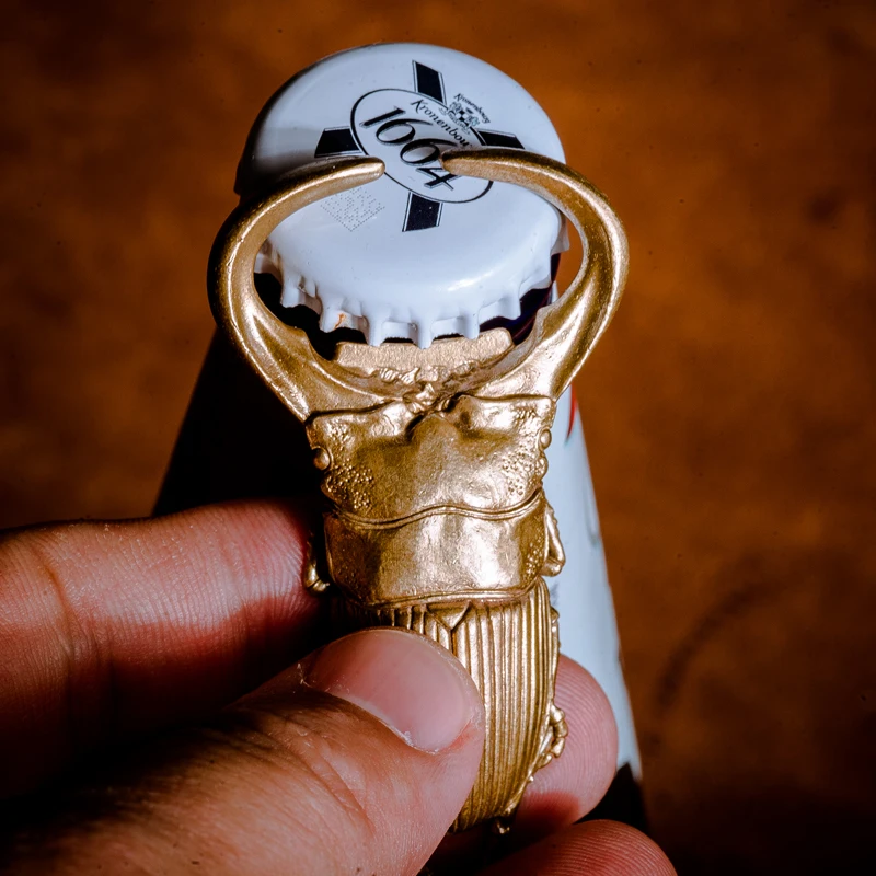 

Винтажный креативный жук, латунный брелок с открывалкой для бутылок, кулон, подарок