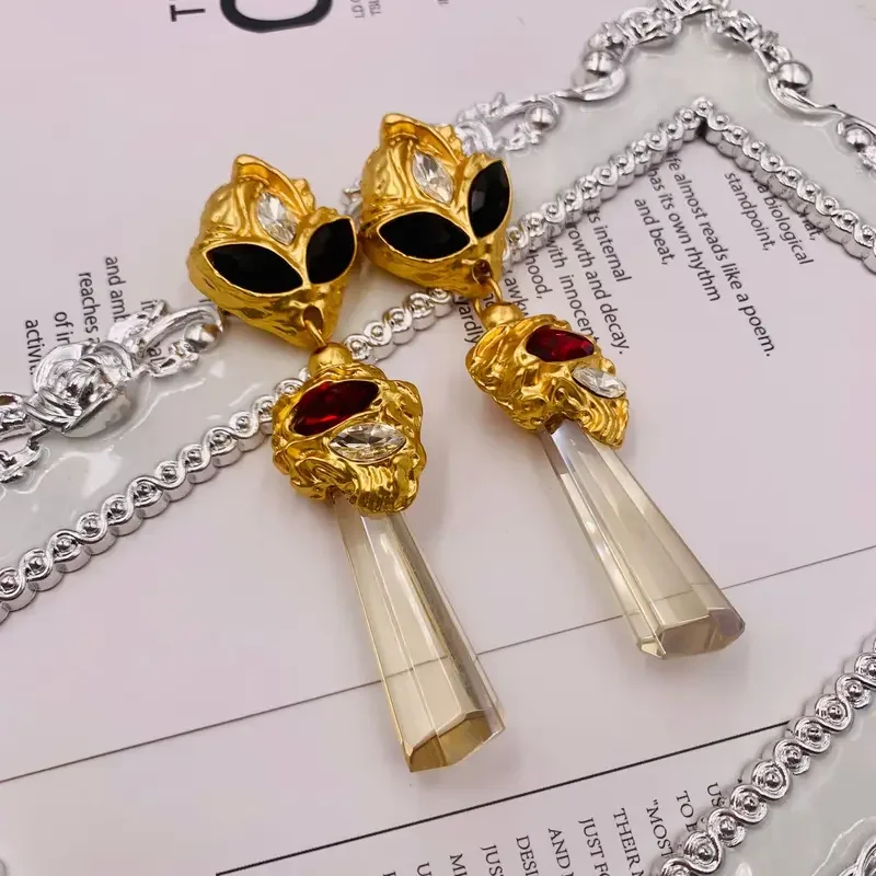 Chinese Vintage Vintage Heavy industry plain gold shoulder sweep diamond shaped hand multi-cut glass stud ear clips