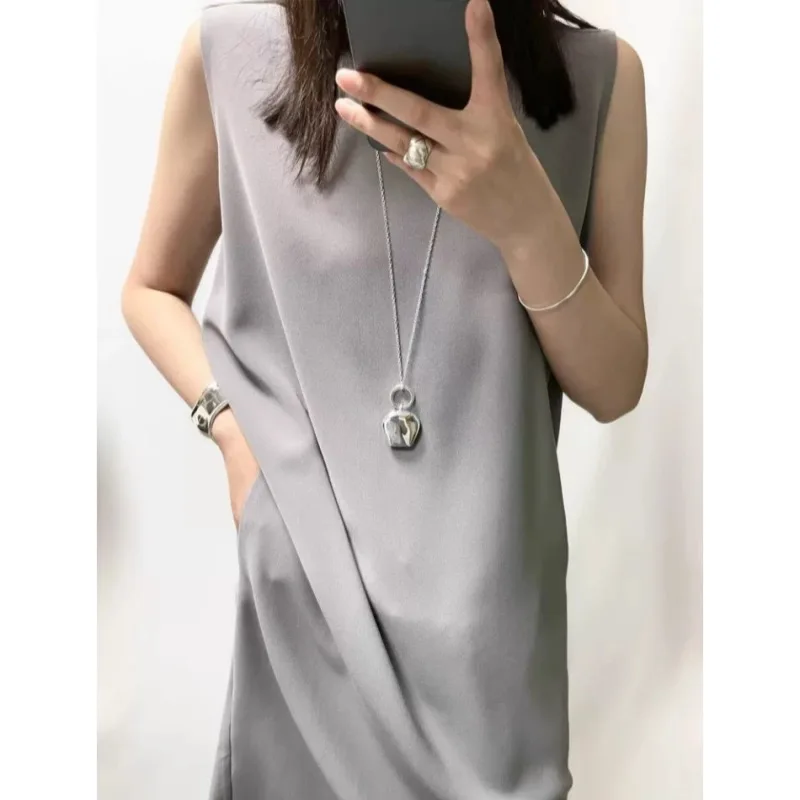 2025 Fashion Classic European and American Luxury Hollow Bell Sweater Chain Design Advanced Fashion Banquet Gift