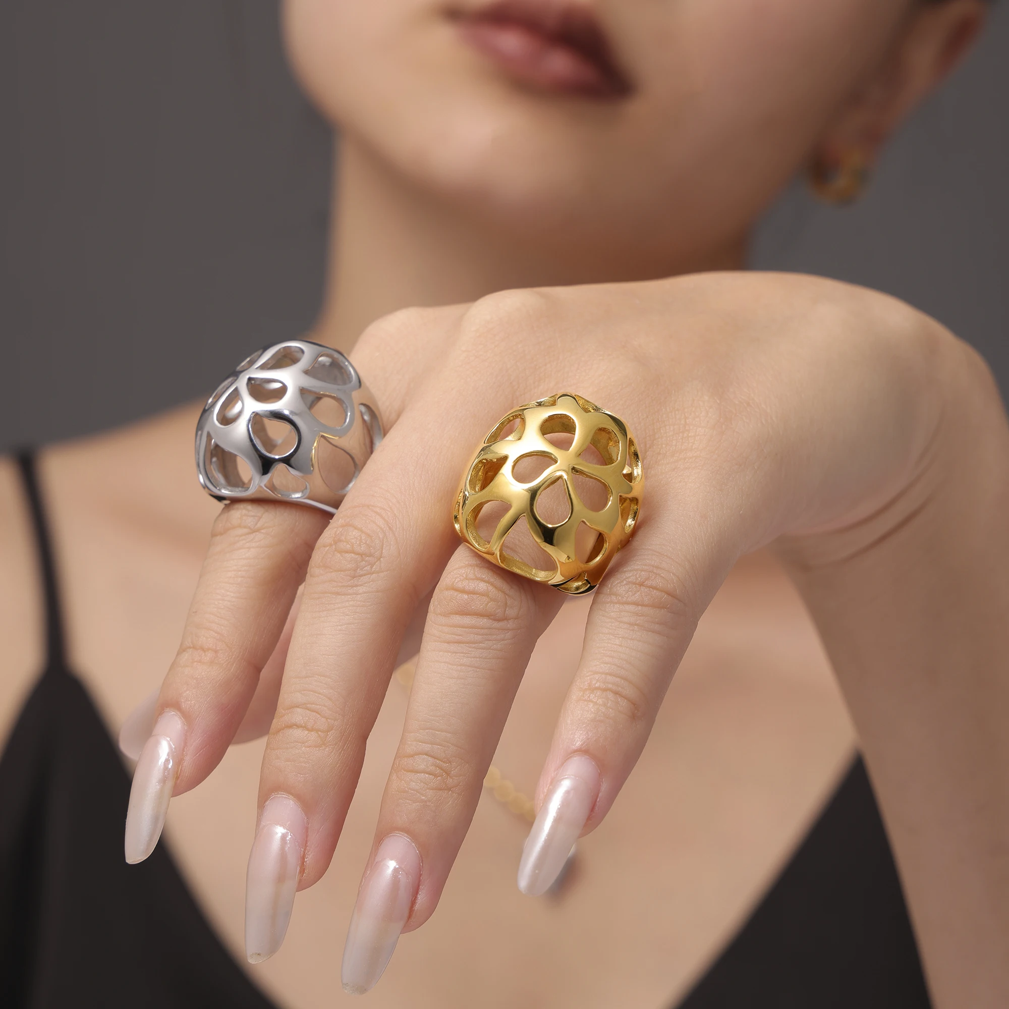 Unique Hollowed Sphere Ring For Women 18k Gold Plated Hyperbole Women\'s Stainless Steel Finger Rings Aesthetic Woman Jewelry