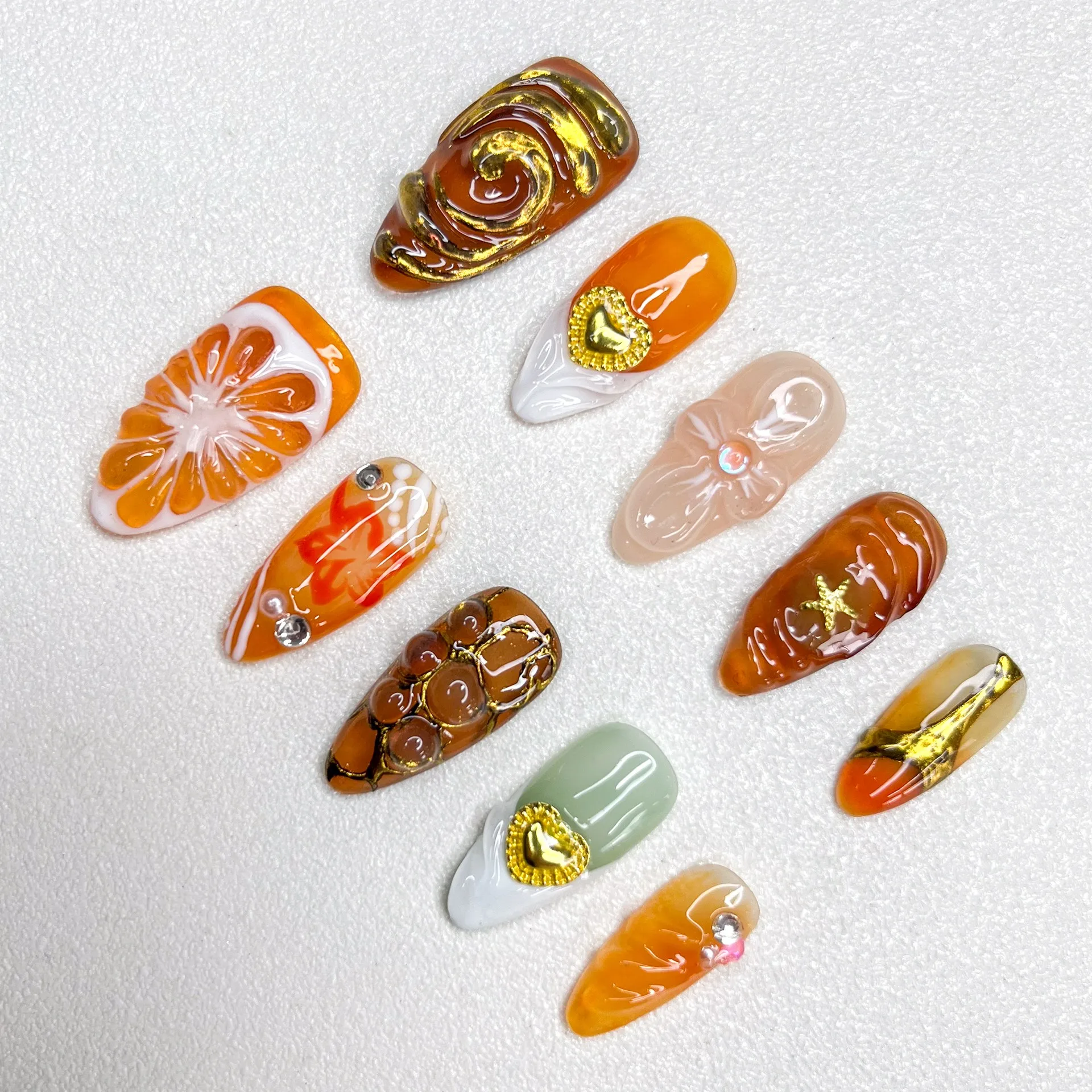 New Handmade Gold Embellishment Series Love Relief Manicure Press on Nails Almond Style Fake Nails Nail Art Hand Painting Series