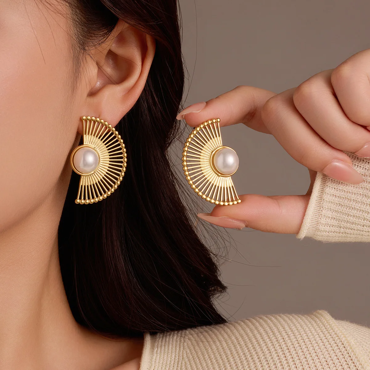 

Fan-shaped Pearl Texture Earrings Fashion Exquisite Unique Jewelry for Women