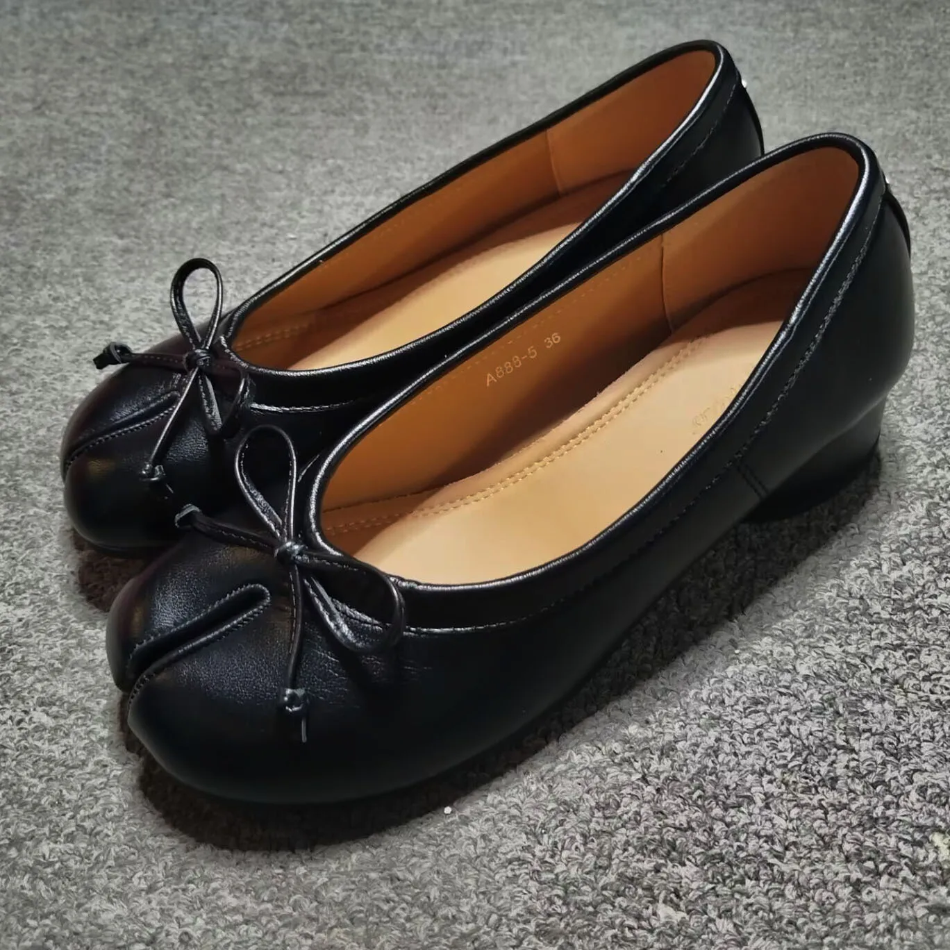 

Fashion Tabi Shoes Woman Pleated Designer Split Toe Pumps Comfort Soft Leather 3.5cm Low Heeled Ballet Ballerina Casual Loafers