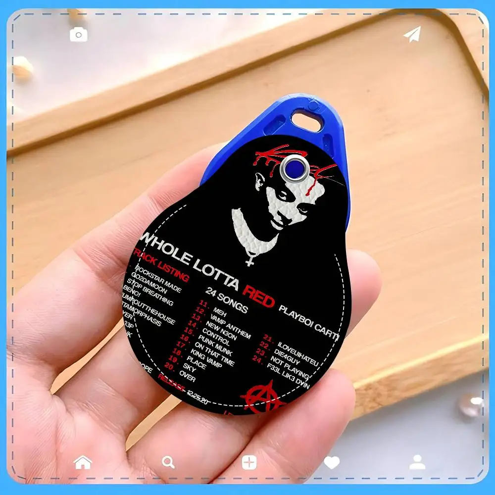 مغني الراب P-Playboi C-CartiS سلاسل المفاتيح المستديرة للنساء بولي Leather الجلود الفراغات حلقات المفاتيح مثالية لهدايا العيد ومفضلات الحفلات