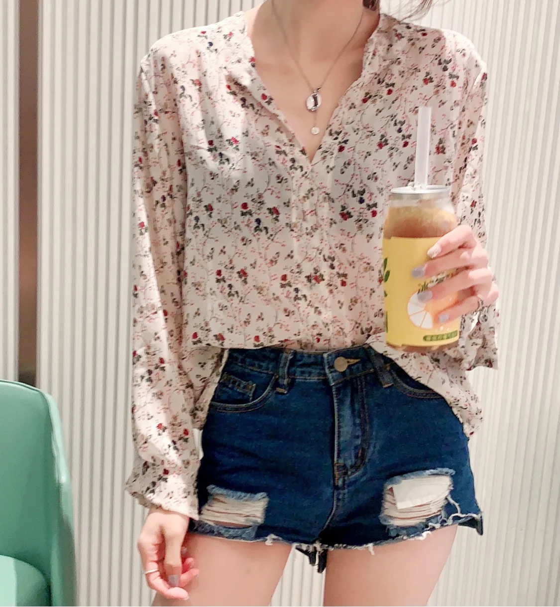 

Floral Print Chiffon Shirt Women's Summer Thin Fashionable Outerwear Vintage Versatile Top Long Sleeve V-Neck Regular Length