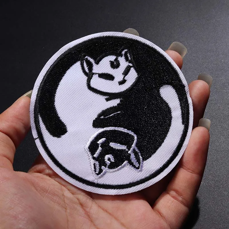 

Physical display Punk round Embroidered Tai Chi Bagua Black and White Cat Patches Appliques Diy Badges Clothing decoration