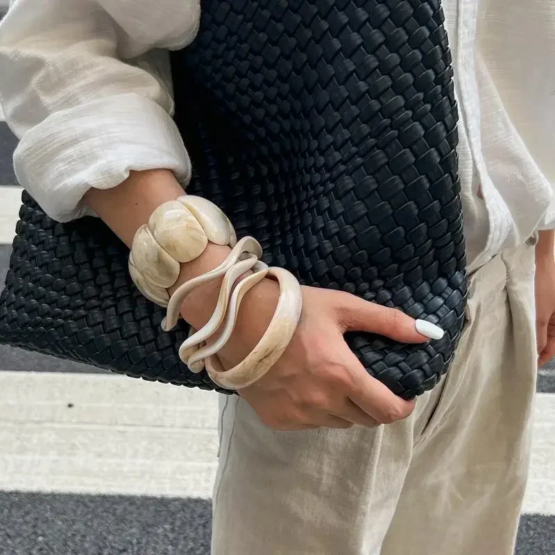 أنيقة الراتنج الاكريليك هندسية الكفة أساور المرأة موضة جديدة بوهو أساور واسعة الذراع الجمالية Y2K مجوهرات