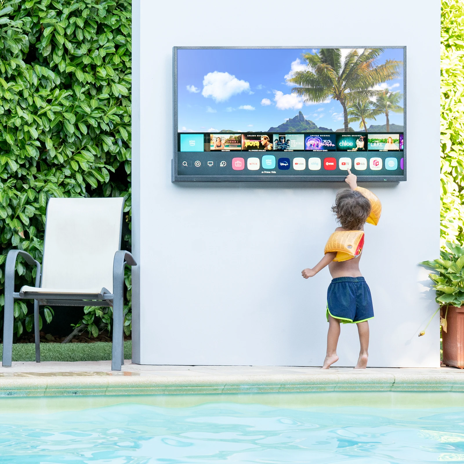 4K UHD 43 inch Outside TV large Outdoor Television Weatherproof TV High Brightness Supports Wireless Connection & Wi-Fi