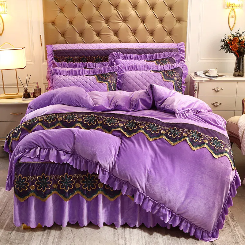 Luxury Lace Crystal Velvet Comforter Bedding Sets Queen King 4pcs Quilted Bedspread Dust Ruffle Soft with 2 Pillowcases European
