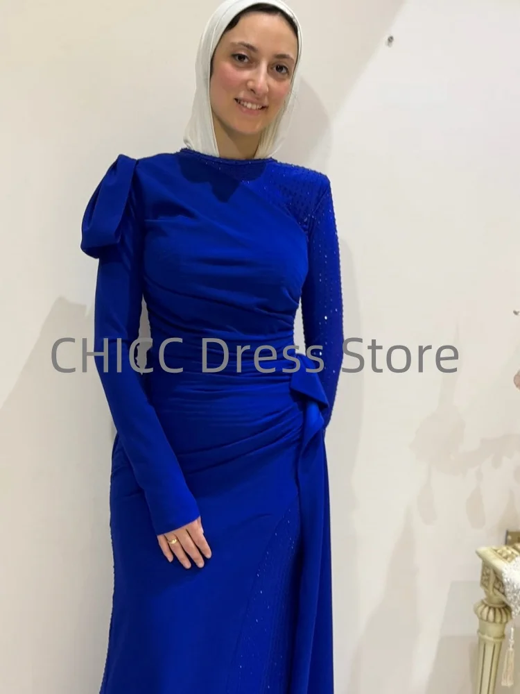 럭셔리 이슬람 이브닝 드레스 오-넥 긴 소매 공식 댄스 파티 드레스 플리츠 스팽글 블루 웨딩 게스트 파티 가운 맞춤형