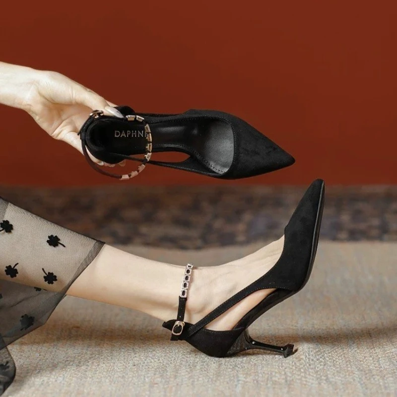 Fashionable Anti-collision Metal Pointed Toe Shallow Anti-slip Stiletto Shoes with Hollowed Out One-line High Heels
