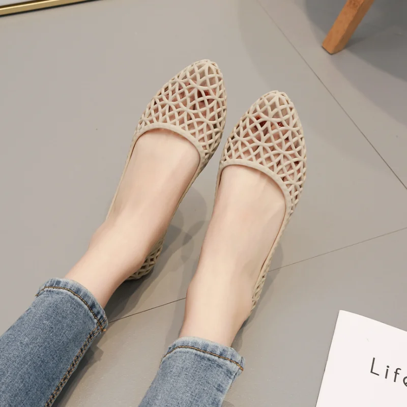 

Новинка 202, женские мягкие прозрачные сандалии на плоской подошве, полые уличные повседневные босоножки Themia Beach oes, массивная вязка Upper Me