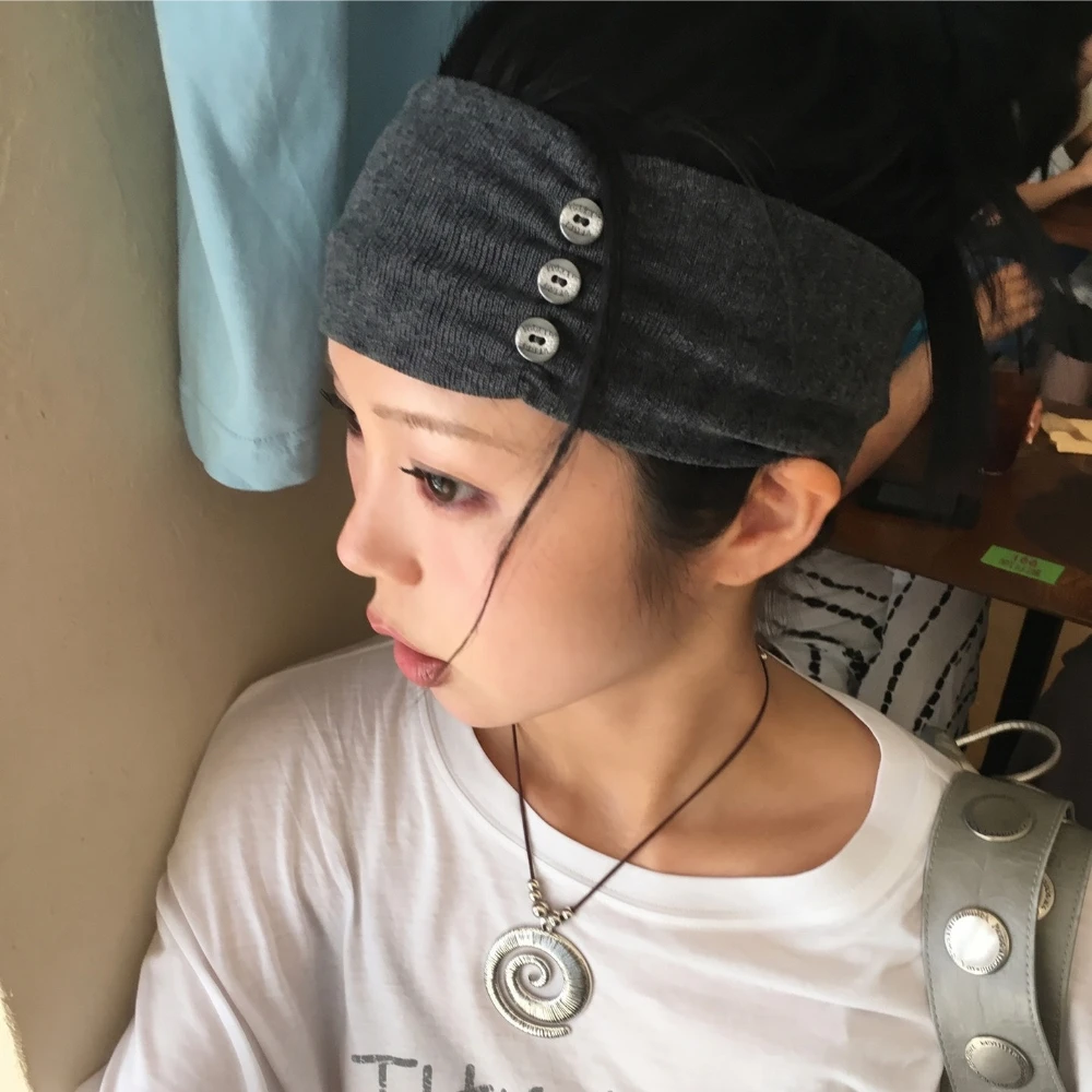 Ins Vintage Wide Button Headba - Travel Accessories For Elderly ulasan dan harga