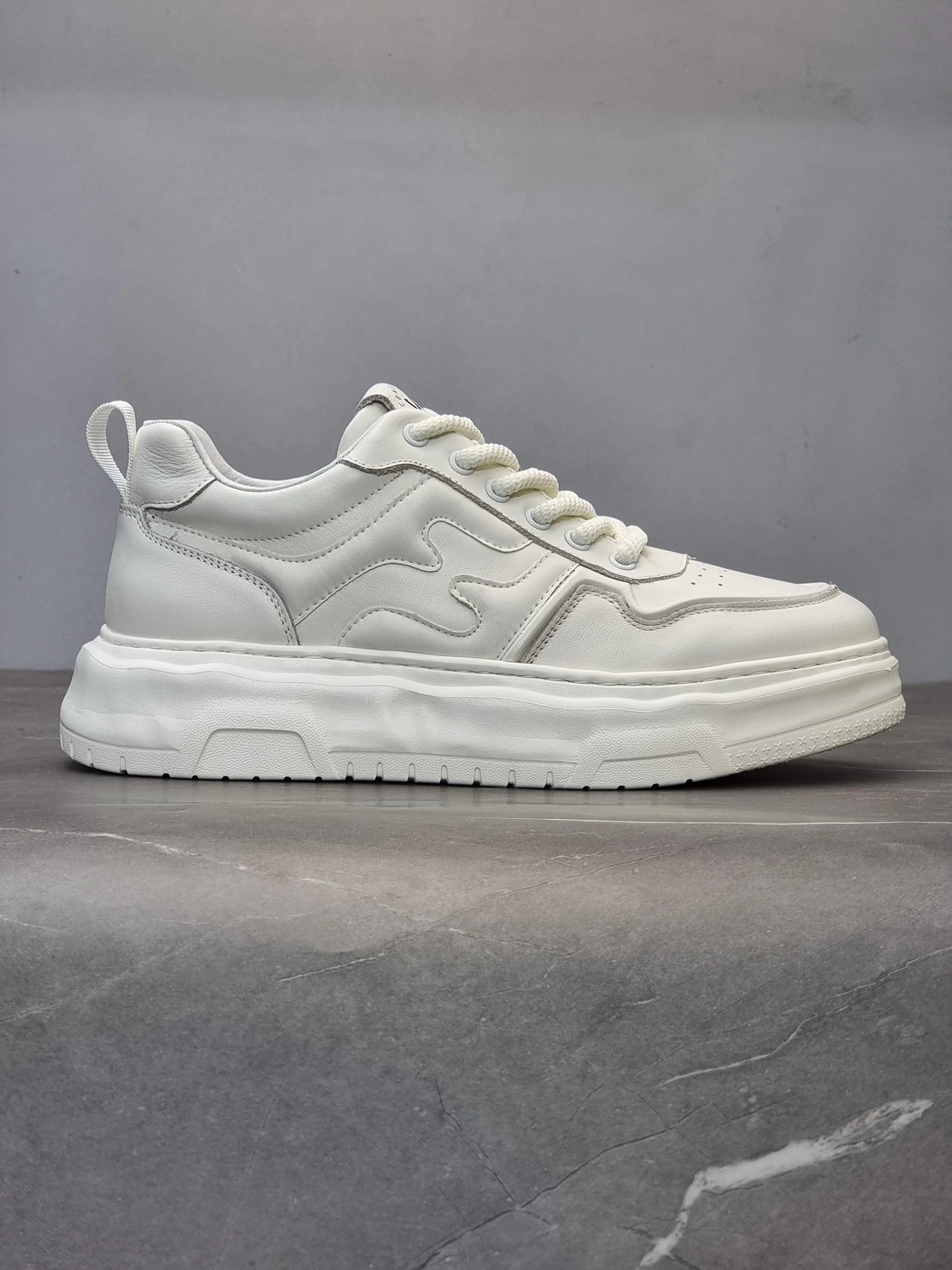 

Leather Men's oes Thi Bot Versatile White Sneakers Breathable Lightweight Trendy Casual Board oes Trend