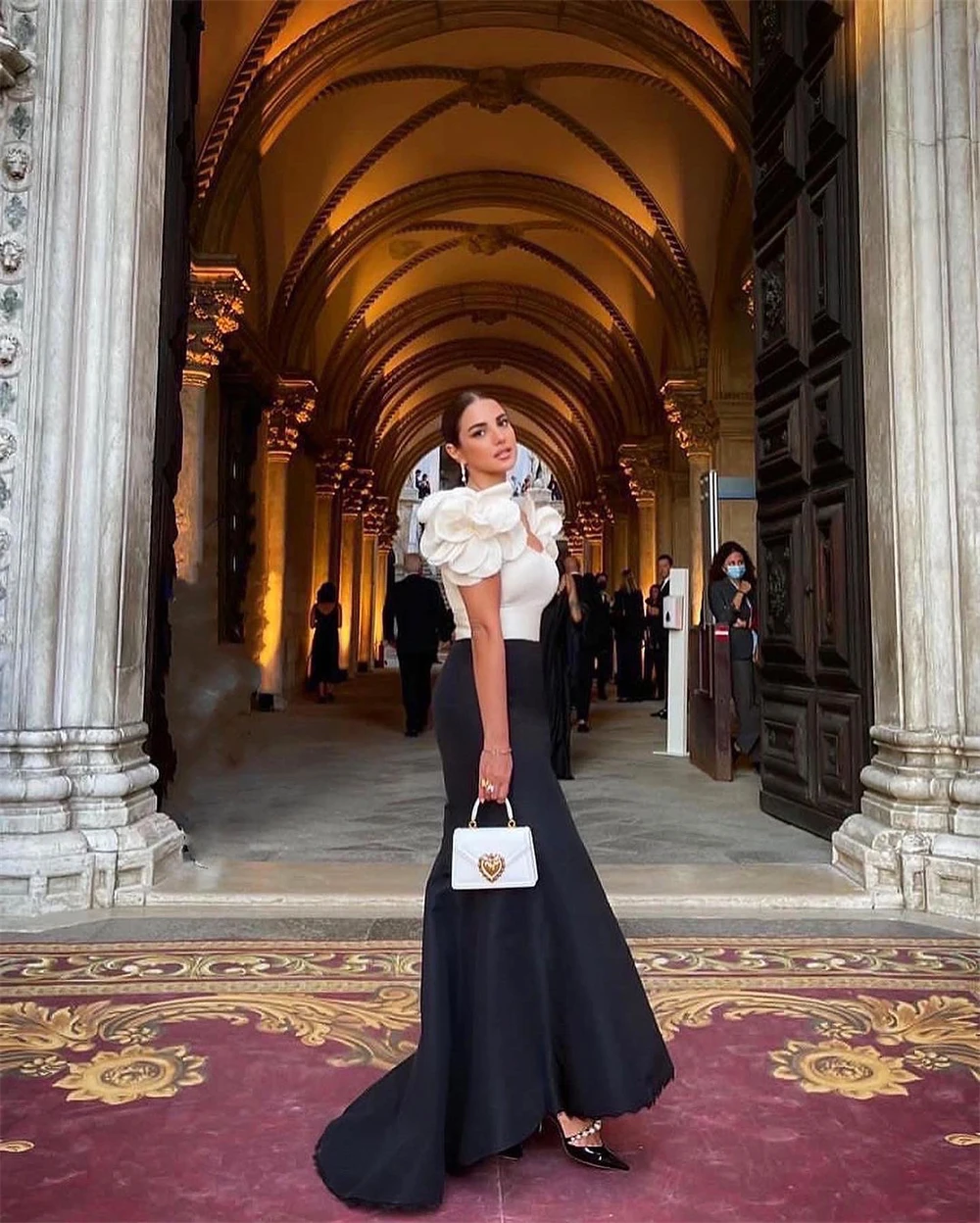 Vestido de baile de cetim drapeado, Bainha quadrada, Dobre flores, Coquetel, Vestido para celebridades, Moda