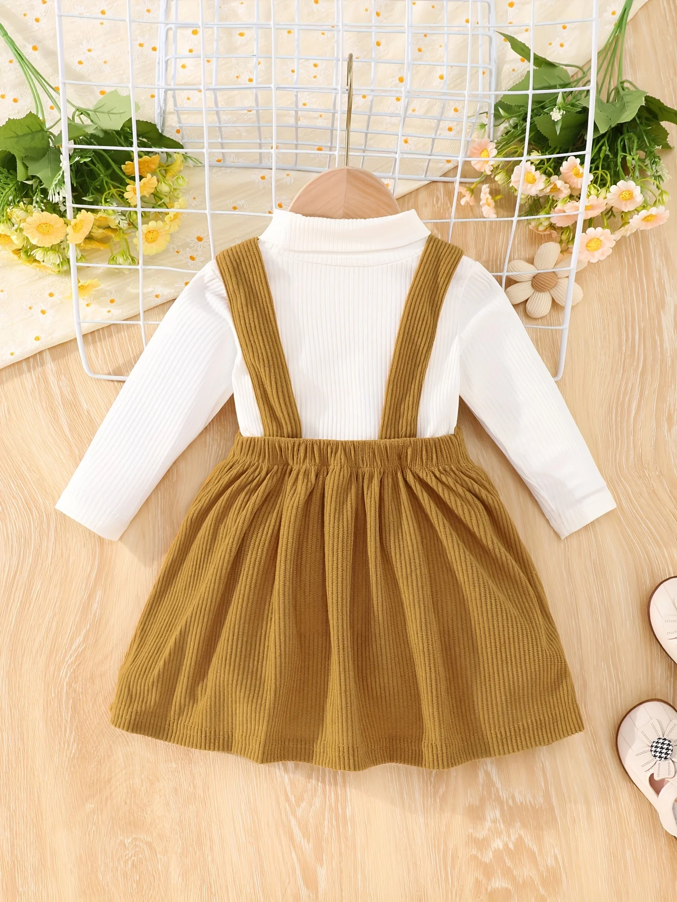 2-Piece Baby Girl Autumn/Winter Pit Strip White Turtleneck Base Shirt + Three-Dimensional Flower Corduroy Suspender Skirt Set