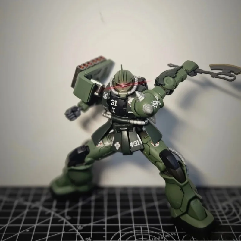 Bandai en Stock figura de Anime Hg 1/144 Zaku Ii tipo C-6/R6 modelo de montaje juguetes de acción coleccionar regalo para niños juguete decorativo