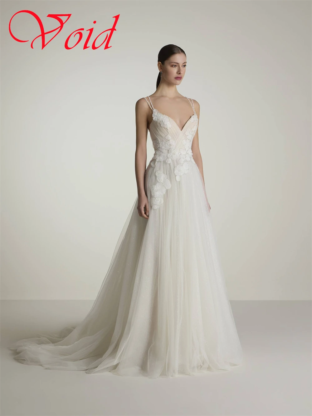 Abito da sposa elegante in organza bianca personalizzato Squisito scollo a V senza spalline Festa nuziale Bottoni da sogno Abiti da sposa posteriori