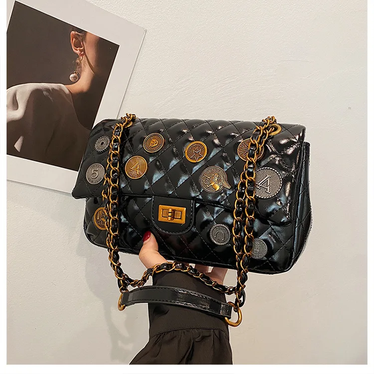 

2025 Fashionable Tote - Embroidered Quilted Design, Adjustable Strap, Compact Crossbody Bag, Stylish Everyday Essential