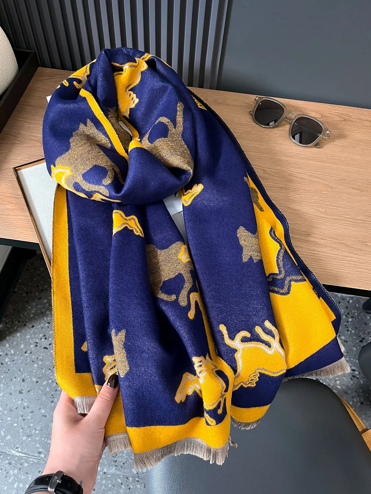 2023 Printed Warm Scarf with Double Sided Shawl Thickened Fashionable and Atmospheric Imitation Cashmere Scarf Autumn and Winter