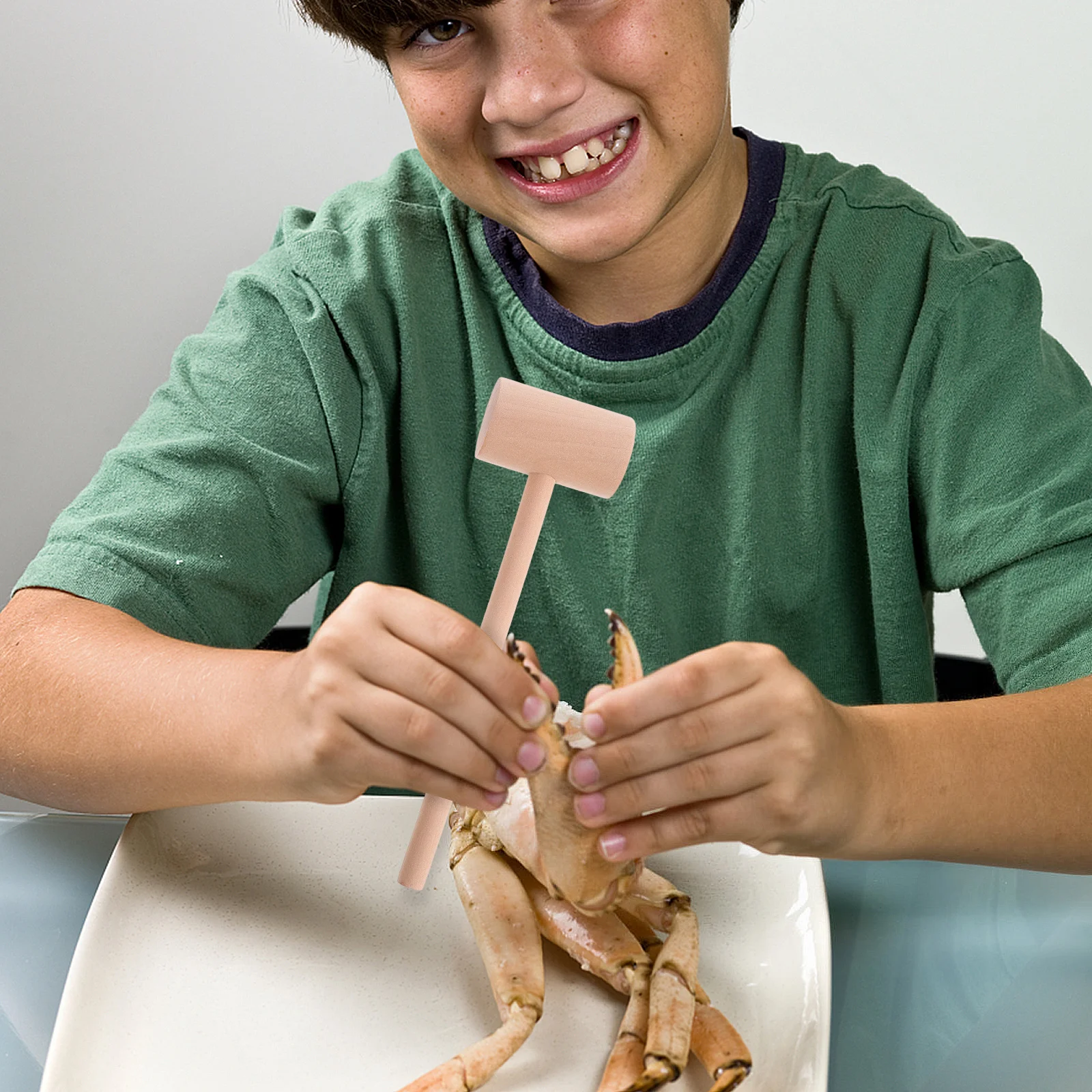 

4Pcs Wooden Hammer Set Eco-Friendly Biodegradable Seafood Cracking Mallets for Lobster Crab Shellfish Cakes Non-Harmful Smooth