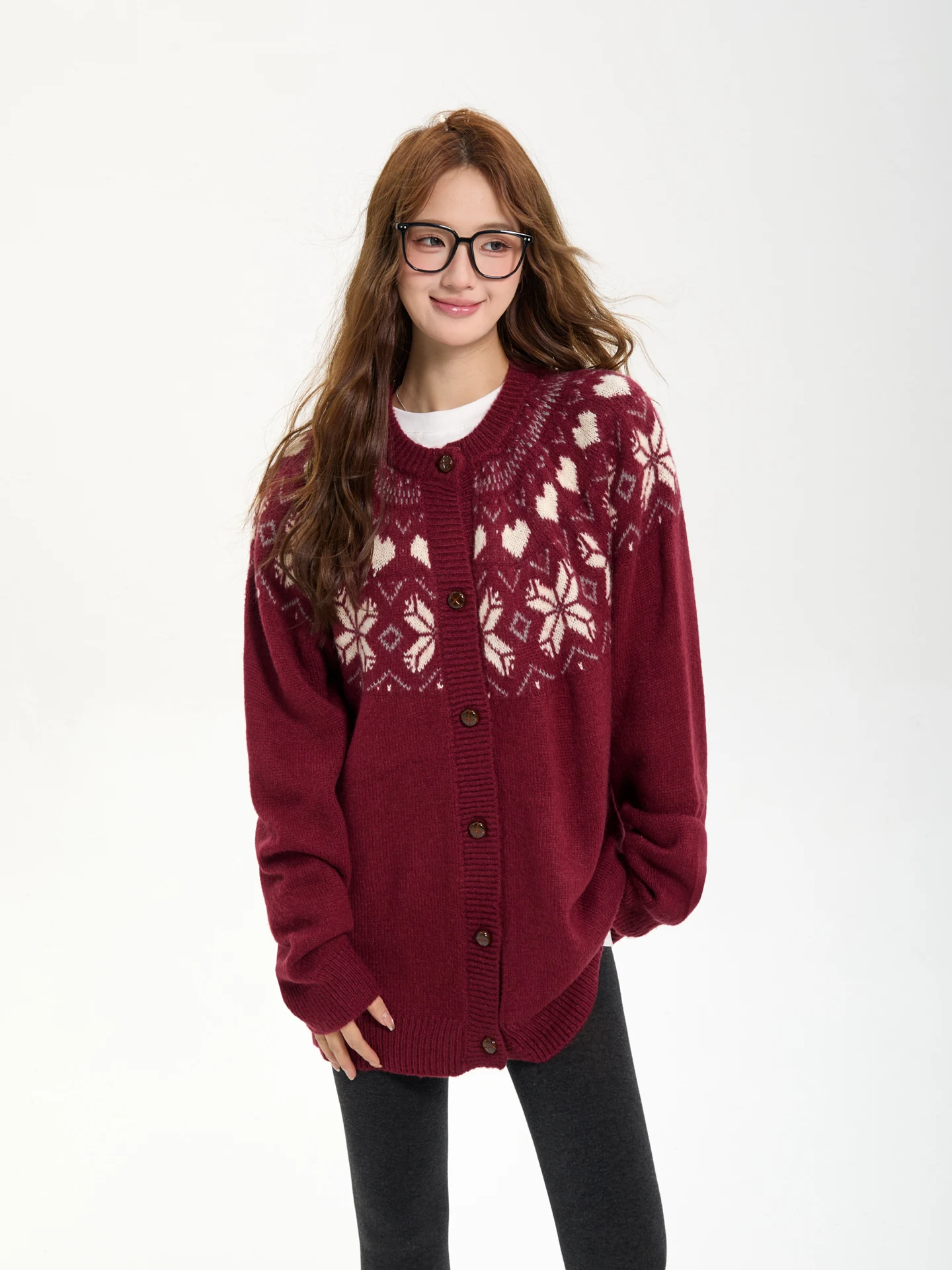 

7KEEWEN Красный вязаный кардиган с узором Fair Isle в виде сердец, свободный крой, осенне-зимняя уличная одежда