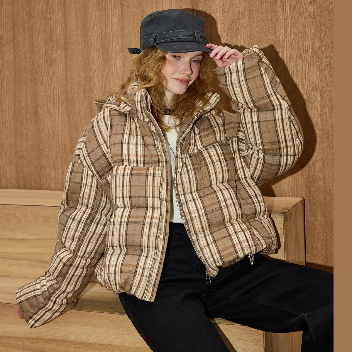 

Клетчатая куртка-пуховик Coolhut с капюшоном, зима 2025 года, укороченное пальто с хлебными лопатками, стеганая верхняя одежда в инди-стиле, теплая уличная одежда больших размеров