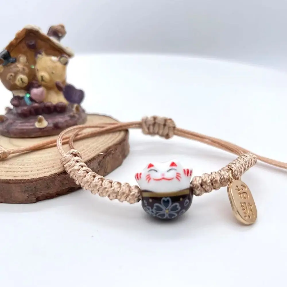 السيراميك القط قلادة Maneki Neko سوار اليدوية اليد حبل أحمر حبل مضفر النمط الصيني مجوهرات اكسسوارات النساء اليد الدائري