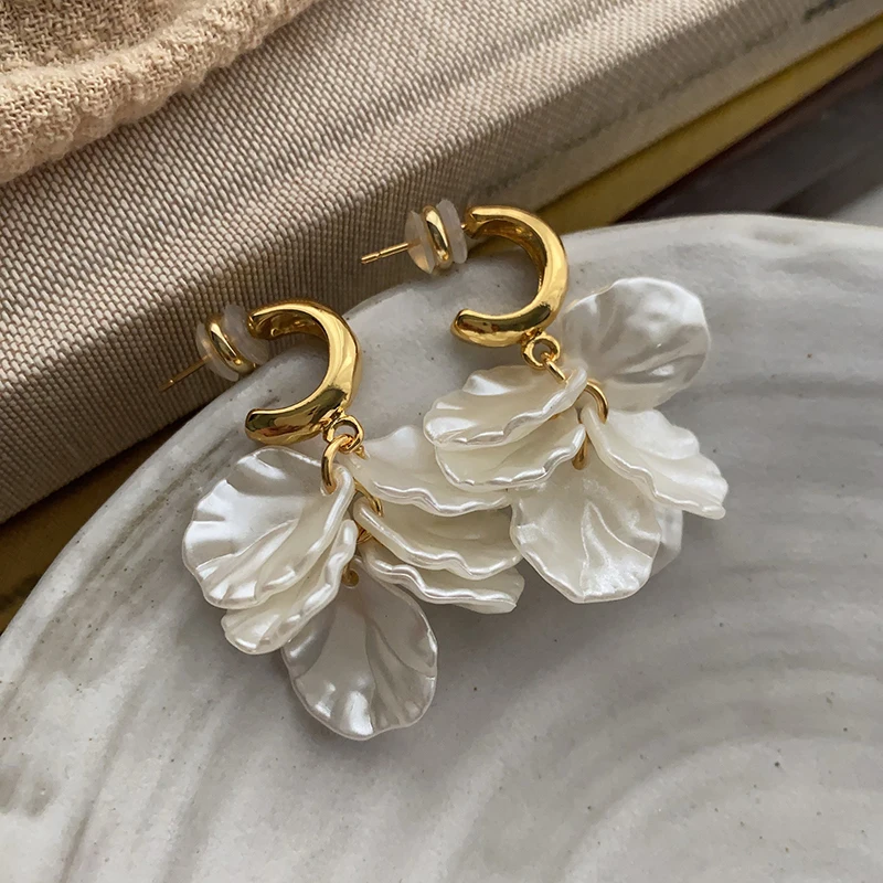 White Shell flower dangle hoop earrings for women summer elegant earrings cute sweet jewelry for teenage girls