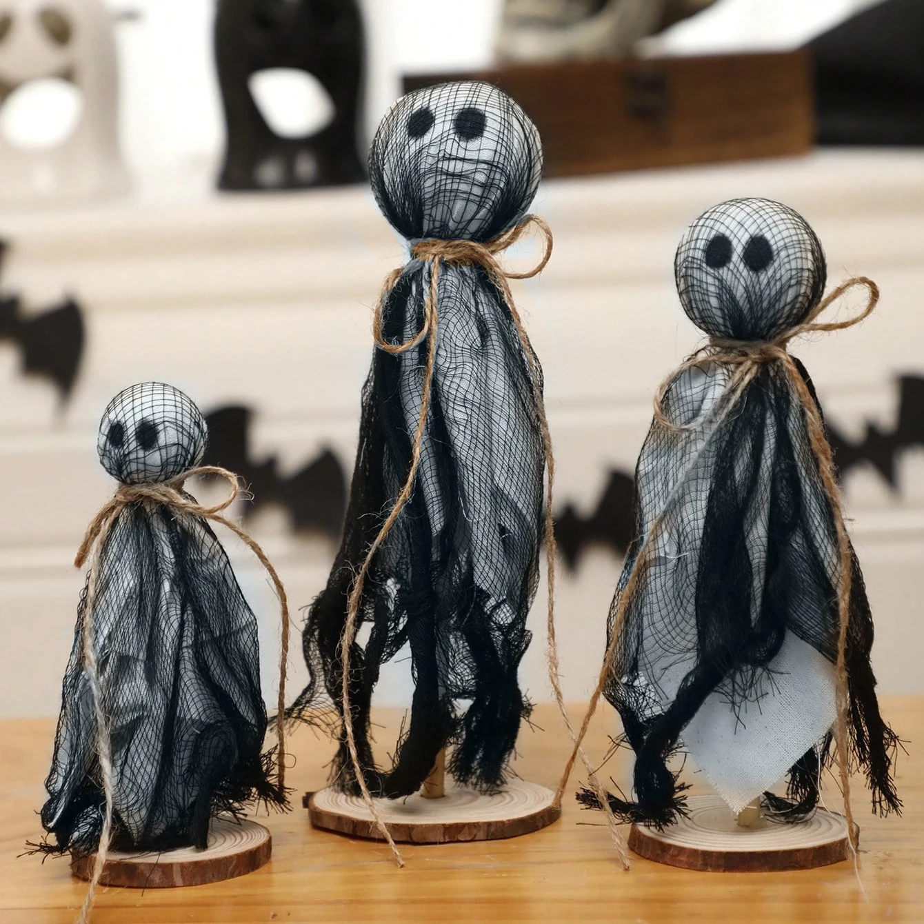 

1pcs Halloween Wooden Ghost Ornaments Cute Black Ghosts Decoration Rustic Spooky Ghost Crafts Festive Tabletop Decor