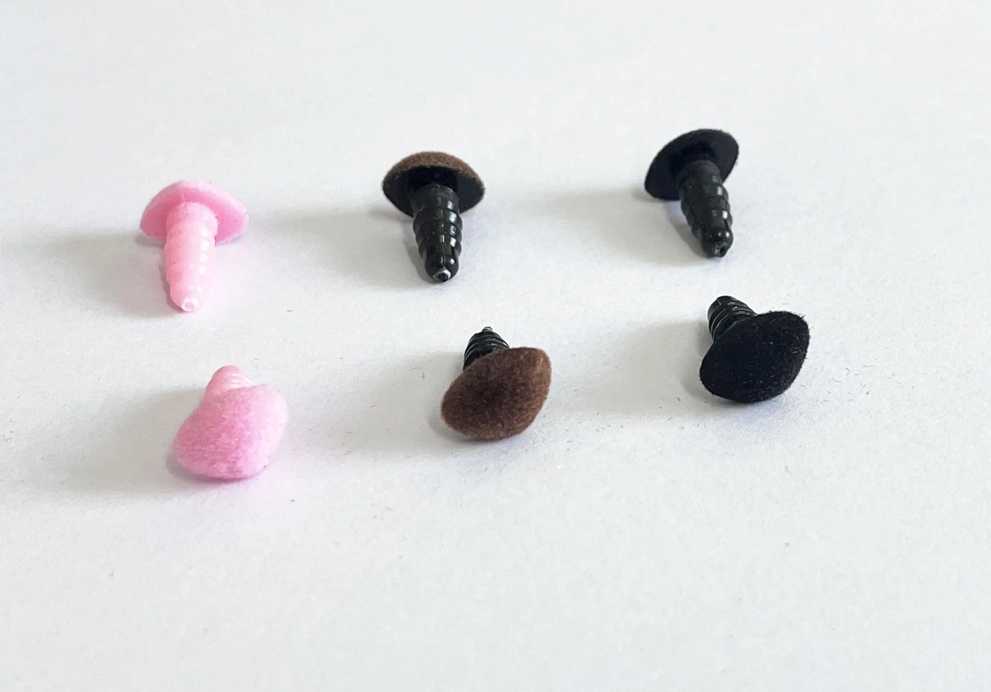 Nariz de flocado triangular, accesorio para manualidades, opción de color, Negro, Rosa y marrón, 8x10mm, 50 unidades por lote