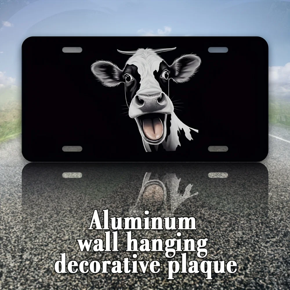 Letrero de metal vintage con diseño de cabeza de vaca Holstein divertida con boca y lengua abiertas sobre fondo negro, decoración de pared para H