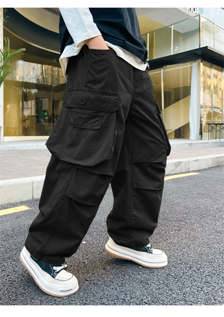 Kinder Cargo-Hose in Schwarz-Khaki mit Taschen für Jungen im Alter 5-14 Jahre, Baumwolle, Y2K-Stil, gerade geschnitten. – Detail 10