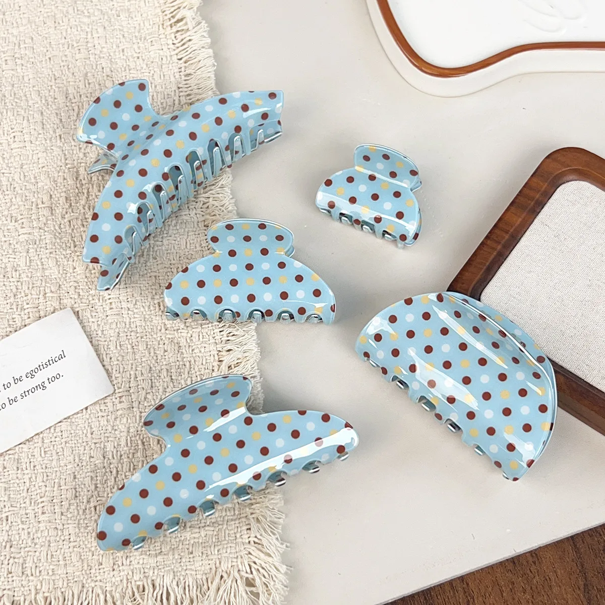 Pince à cheveux coréenne à pois haut de gamme, pince requin pour chignon, pince à griffes simple et polyvalente unisexe, accessoire capillaire pour femme