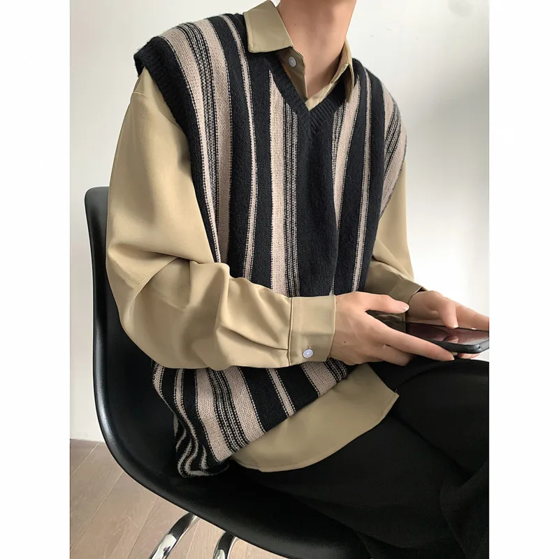 Winter Sweater Vest Men Warm Fashion Retro Striped Knitted Pullover Men Korean Loose Sleeveless Sweater Mens Jumper Clothes