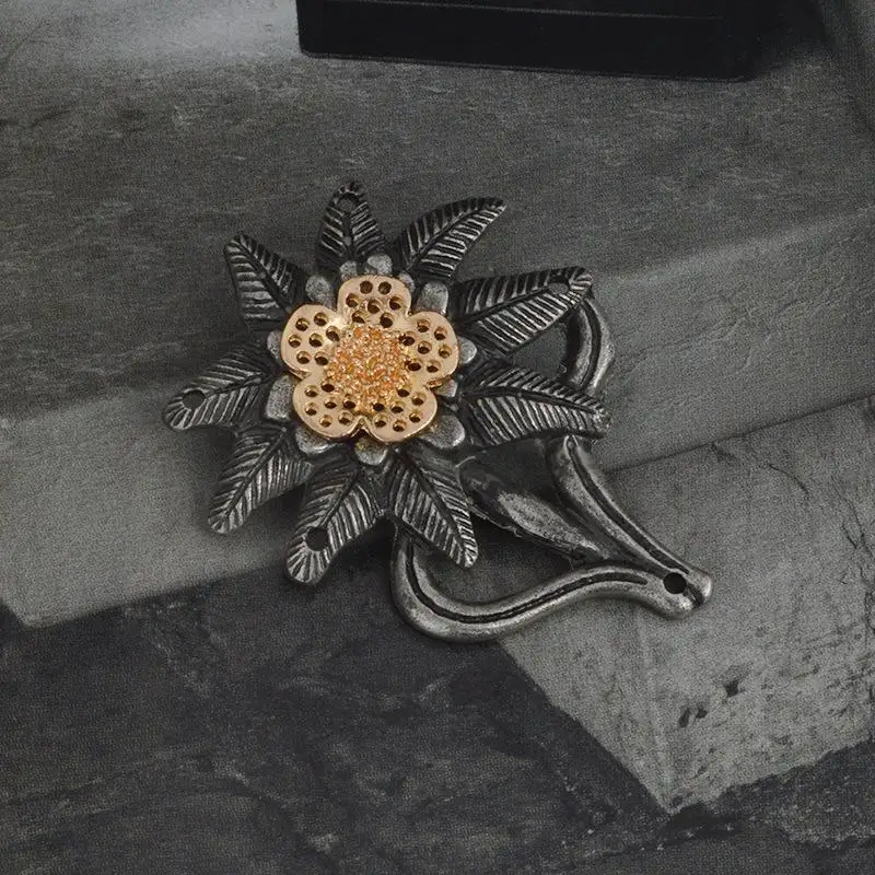 Edelweiss Flower Medal Brooch Pins for Women Bouquet Wedding Breastpin, Lapel Pins Edelweiss Badge Party Jewelry