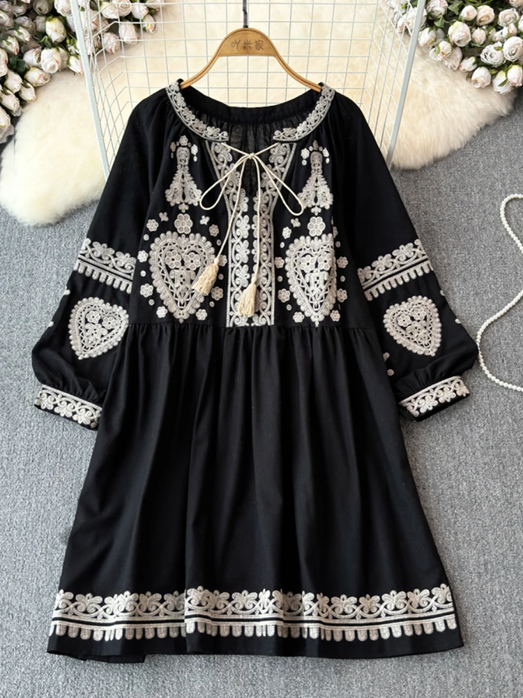 EWQ Embroidery Loose Casual Dress For Women Lace-up Collar Lantern Sleeves Contrast Color Dresses Fashion 2024 New 27C445