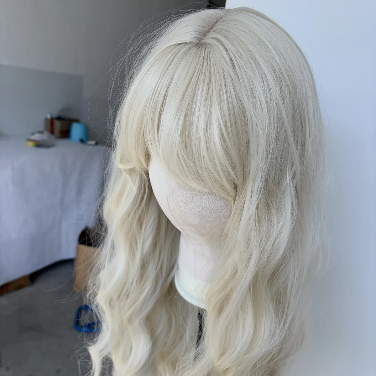 

Synthetic Hair Costume Wigs With Bangs Long Wavy Natural Bleach blonde