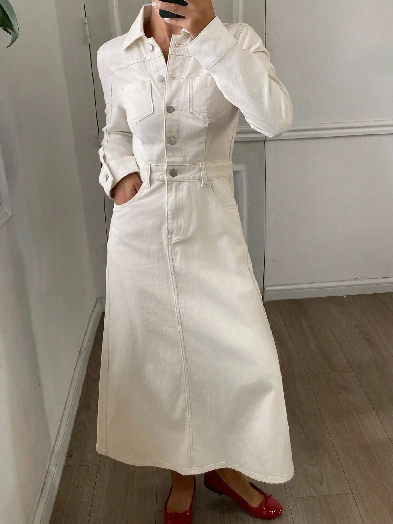 

Женское повседневное джинсовое платье с карманами однотонного цвета на осень