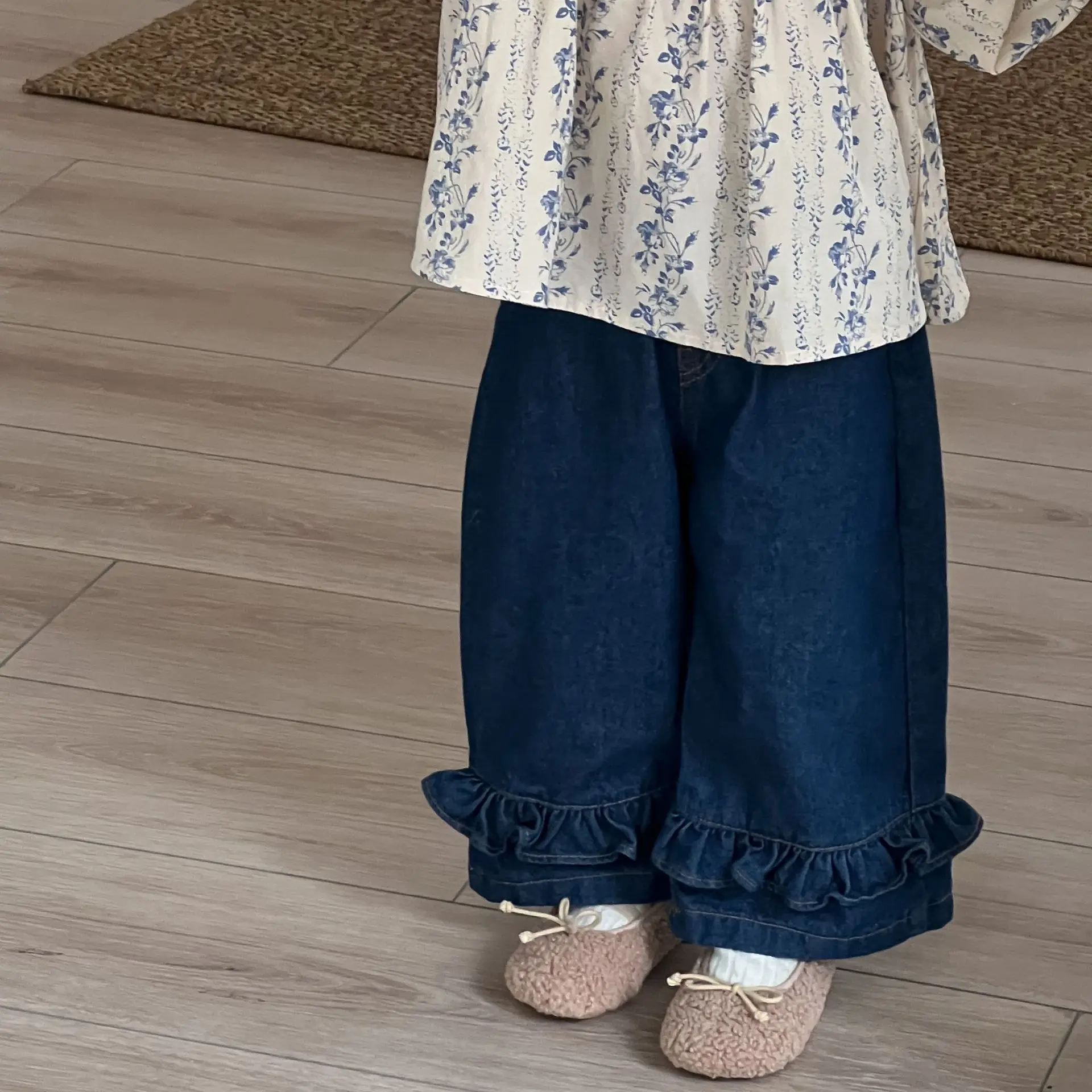 

2024 Autumn New Product Children's Korean Version of Fungus Edge Splicing Jeans Girls' Literary Fresh Straight Trousers