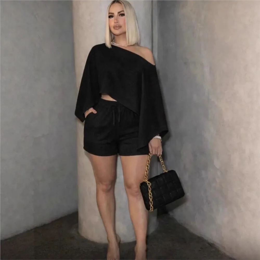 Fashion Sloping Shoulder Bat Sleeve Short Top + Shorts 2piece Sexy Off-shoulder Loose Holiday Shorts Set Women Office Shorts Set - Image 3