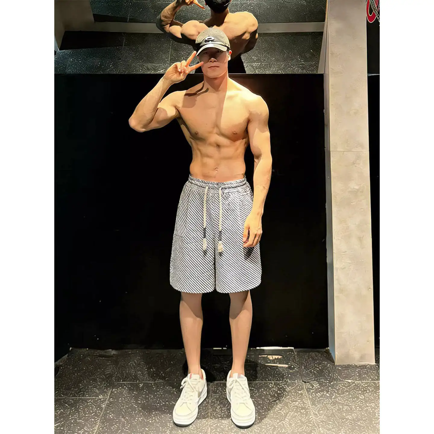 

White Zebra Print Men's Short Pants Summer High Waist Straight Leg Five-Quarter Length Trousers Sporty Style Casual Shorts