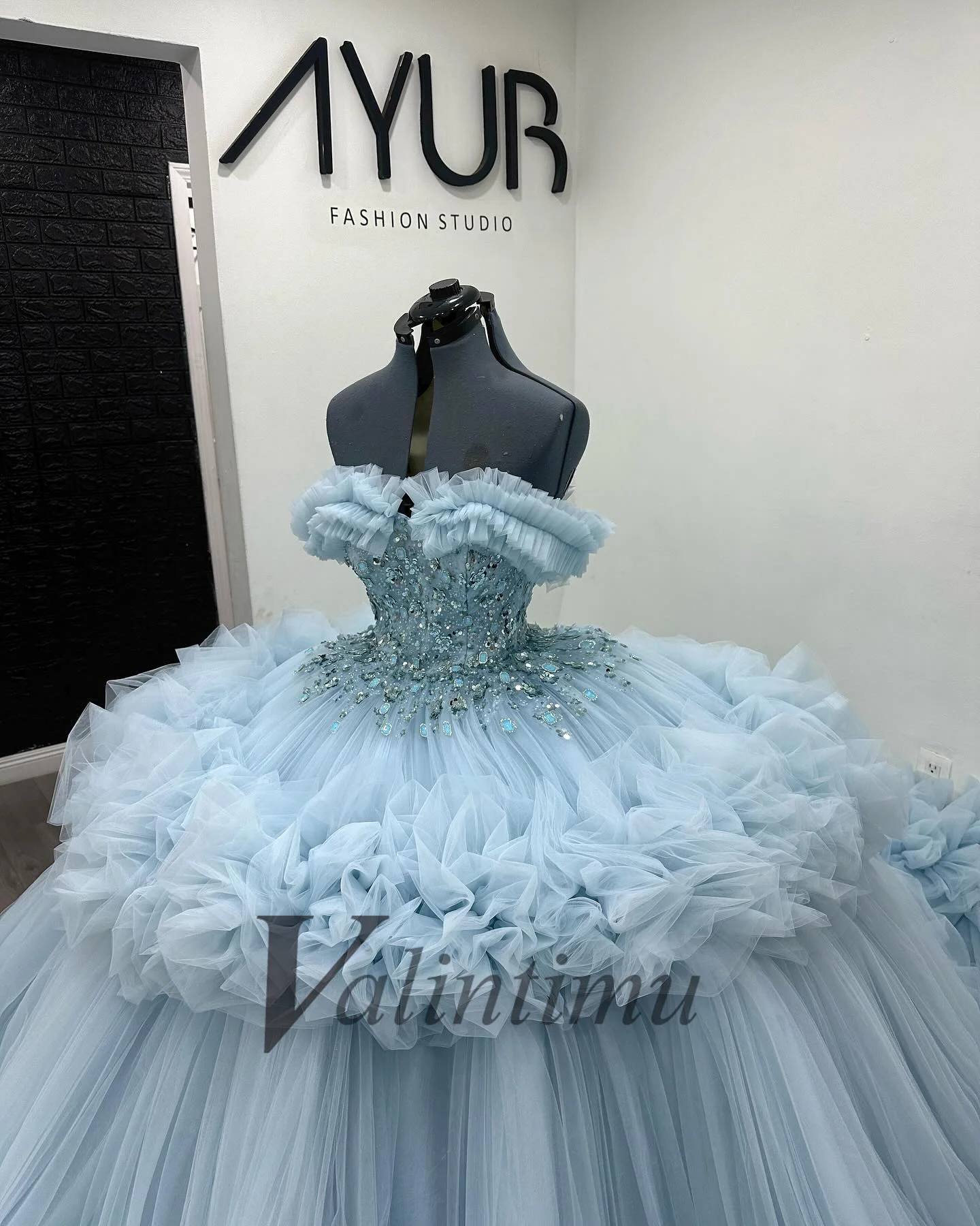 فستان Valintimu Breathtaking Ruched Quinceanera للفتيات تول أحجار الراين ذيل محكمة رداء Quinceanera Rouge مخصص #2
