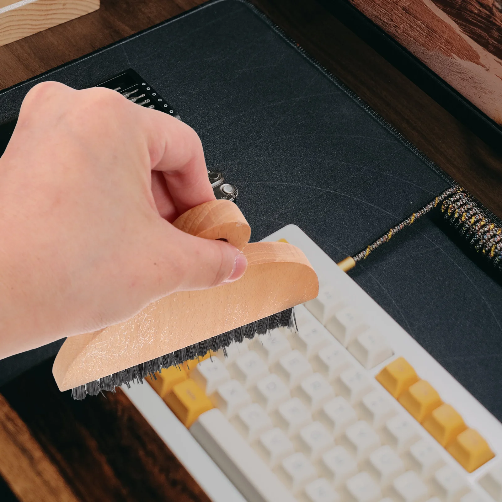 

1Set Small Broom and Dustpan Set Mini Wood Cleaning Kit Portable Desktop Keyboard Car Interior Use Mini Broom and Dustpan