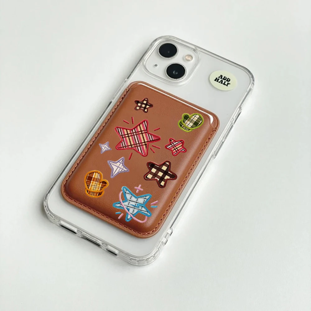 Modische Kartenhalterhülle aus Leder mit Karomuster und Sternenmuster, geeignet für alle iPhone-Hüllen, Magsafe magnetische Kartenhalterung, Rückentasche für das Handy. – Detail 2