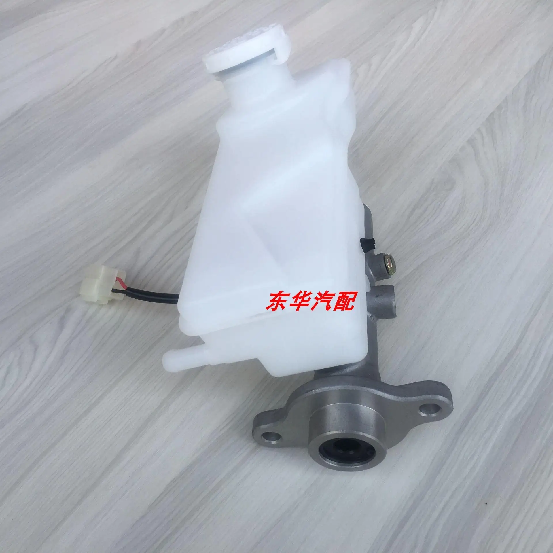 

Auto parts For Dongfeng DFM popular old Jingyi 1.5 / 1.8 brake head pump brake head pump brake master cylinder oil cup